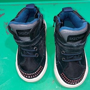 Skechers high top sneakers toddlers size 6 unisex, boys or girls